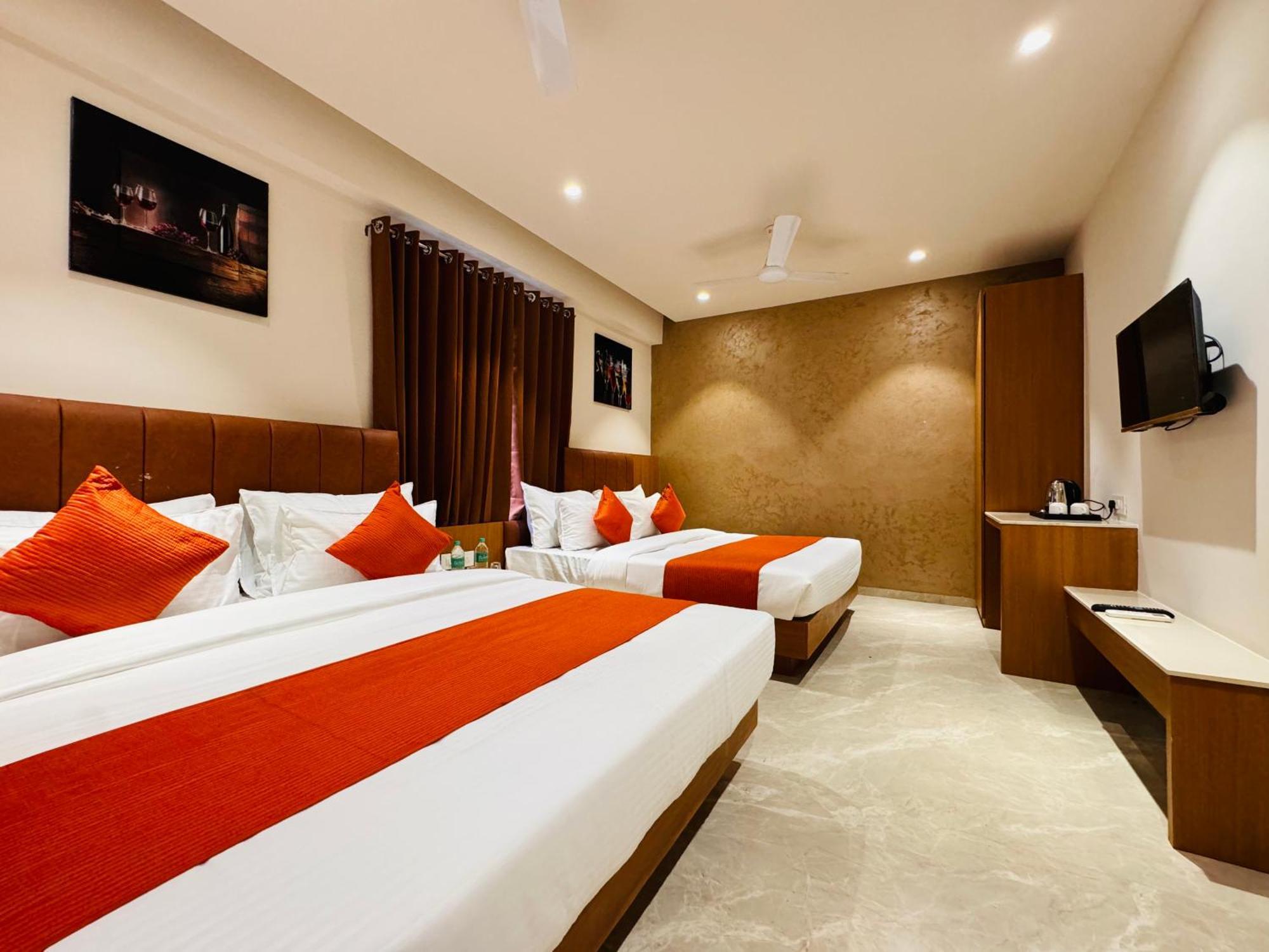 Hotel Rudhav Palace Ujjain Zewnętrze zdjęcie