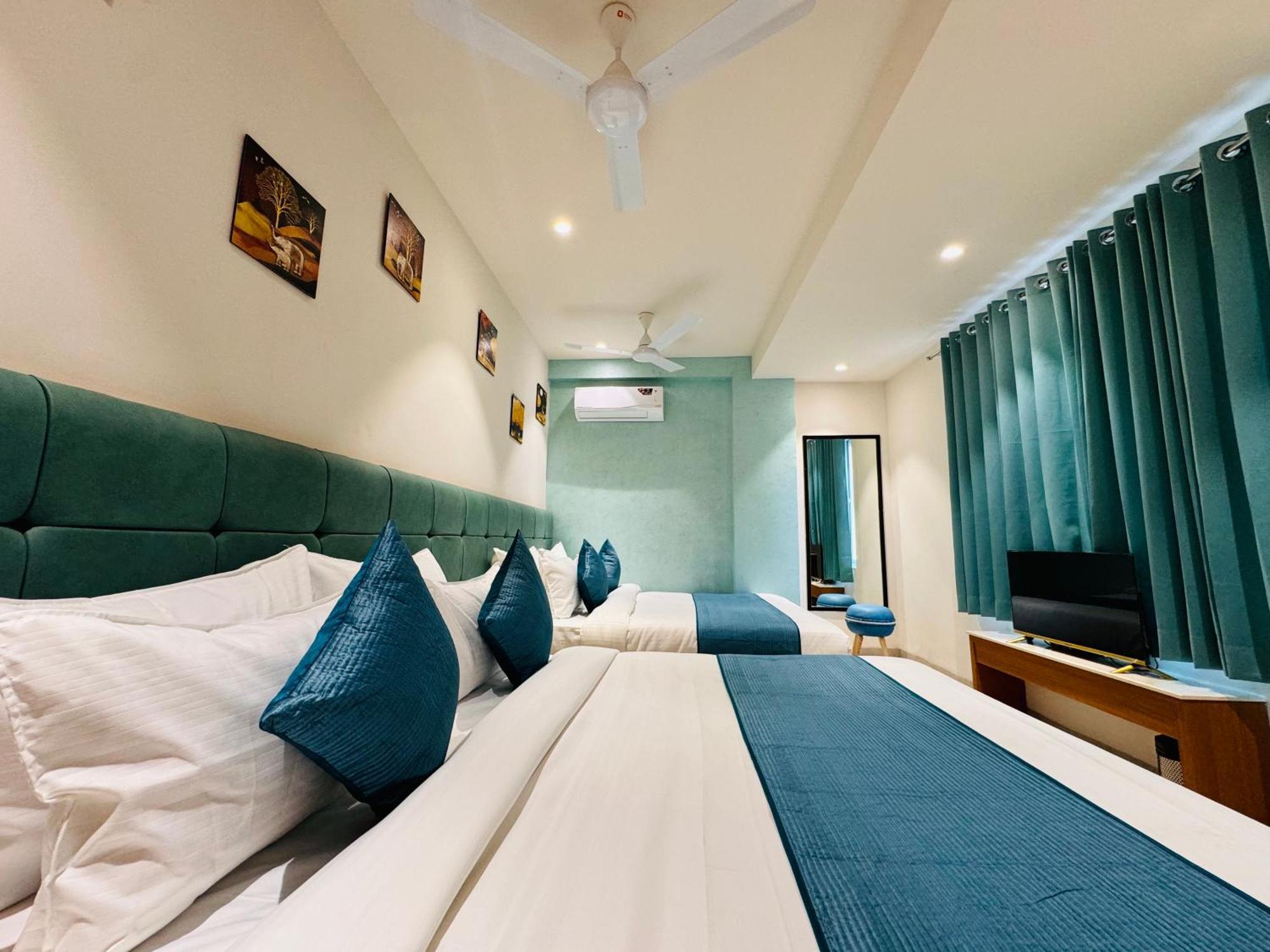 Hotel Rudhav Palace Ujjain Zewnętrze zdjęcie